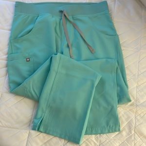 Figs Kade scrubs in Fresh Aqua
